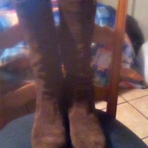 Woman's leather boots